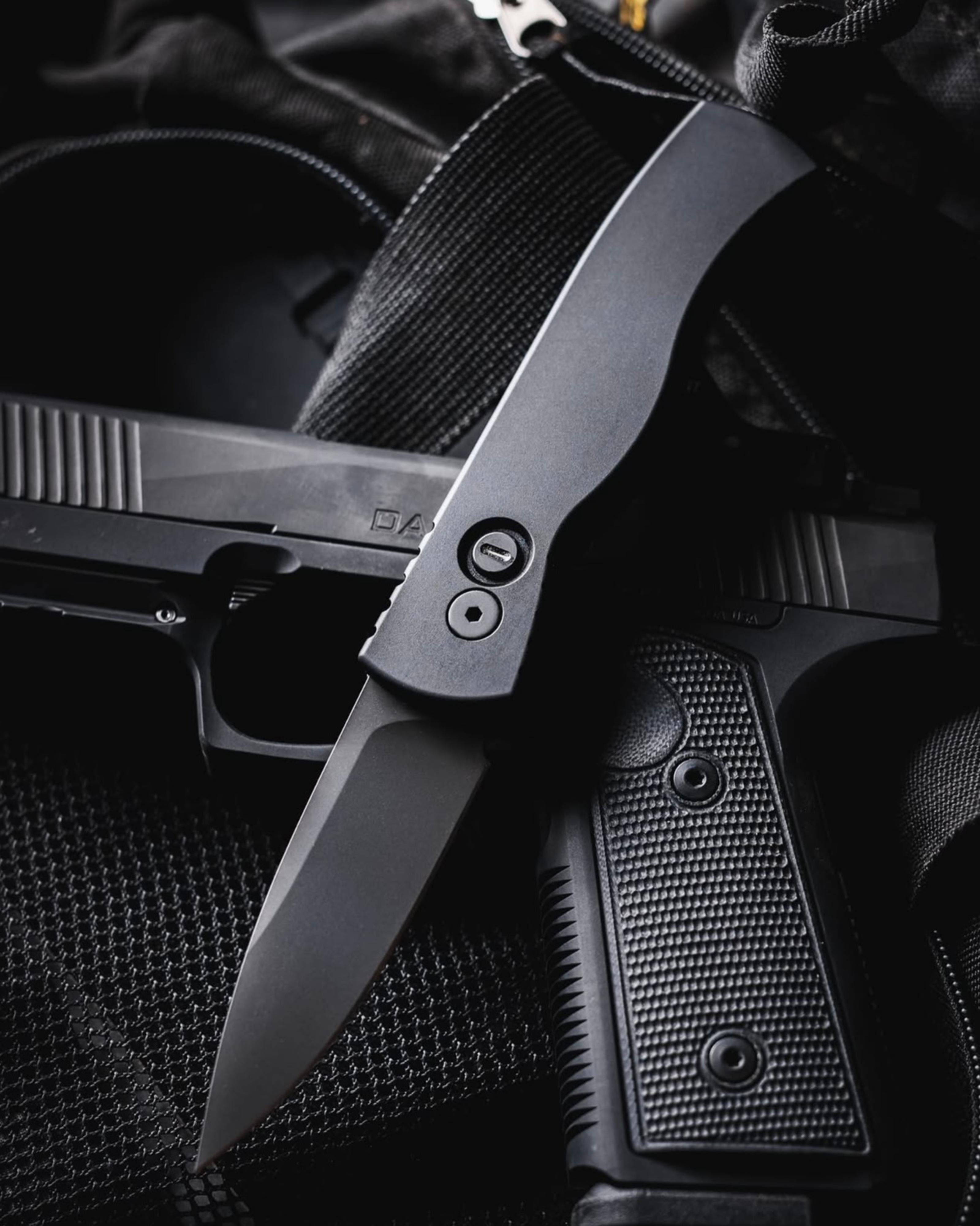 ProTech TR2 Operator Black 3 inches Automatic Knife Blade Show 2025 | 10000473